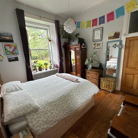 Quirky Apartment In Leith Edinburgh Exterior photo