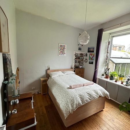 Quirky Apartment In Leith Edinburgh Exterior photo