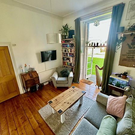 Quirky Apartment In Leith Edinburgh Exterior photo